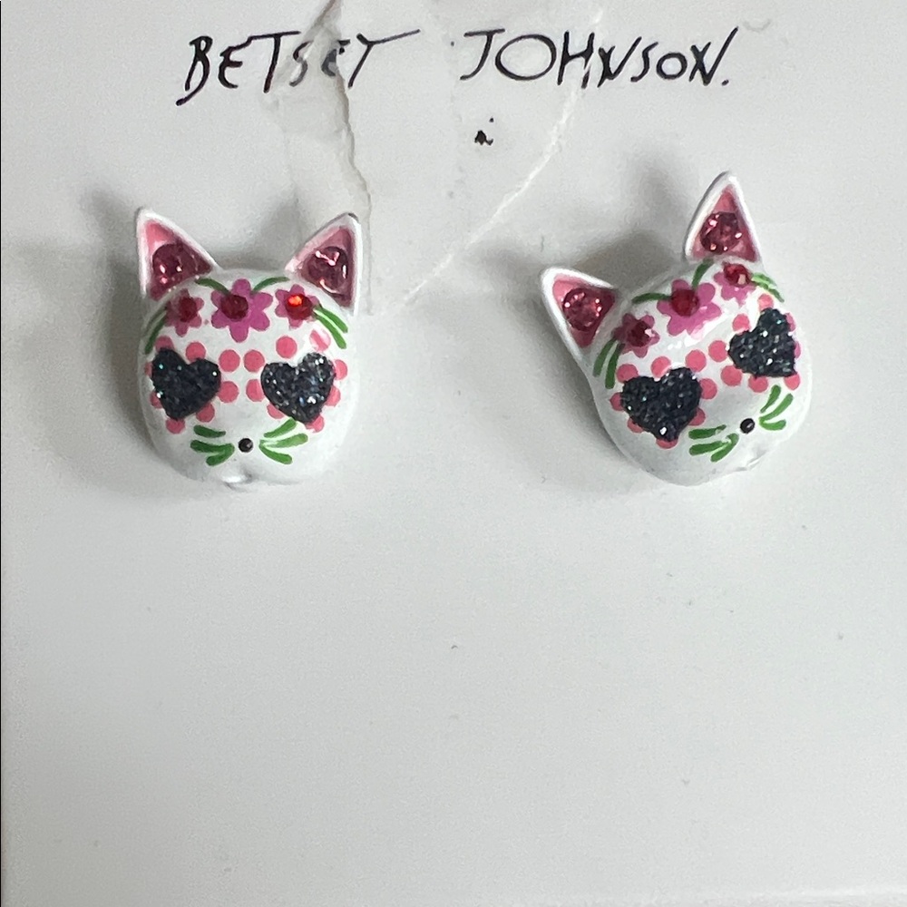 NEW Betsey Johnson White Cat Face Floral Stud Earrings with Pink Accents